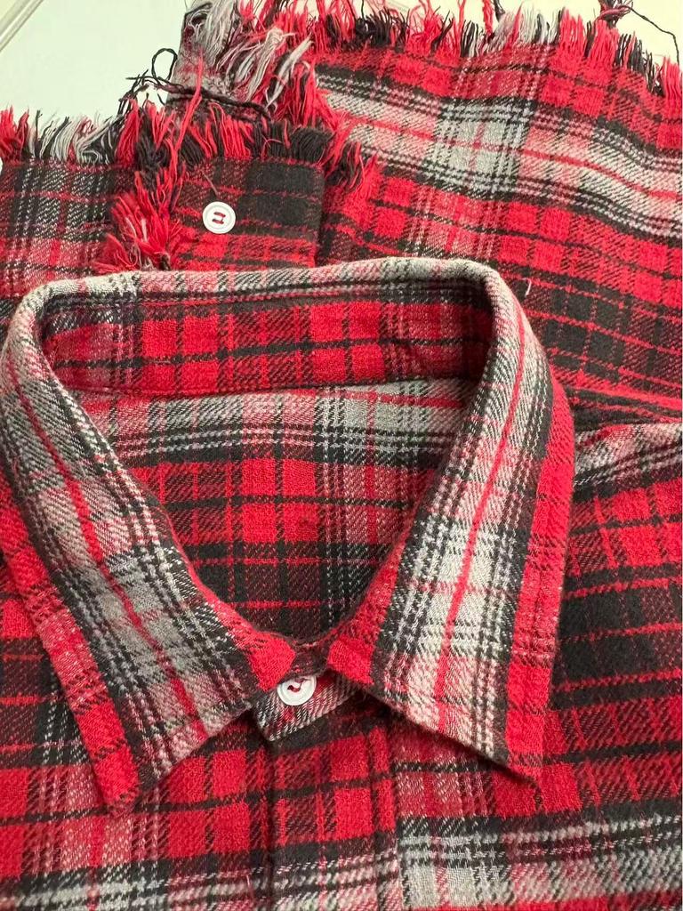 Chemise pour femme à carreaux rouge et noir, coupe ample et décontractée avec ourlet brut effiloché, série Nanyou 13 de Shenzhen - Style Printemps 2026