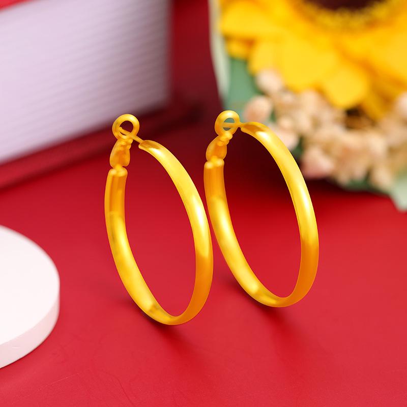 Runde Ohrringe aus glatter Kupferlegierung - Schlichte goldfarbene Creolen für Damen, vielseitiges großes Design