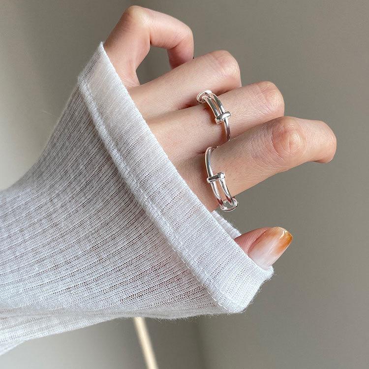Retro Korean Dongdaemun Hip Hop Push-Pull Ring for Women - Simple, Creative Punk Design for Index Finger