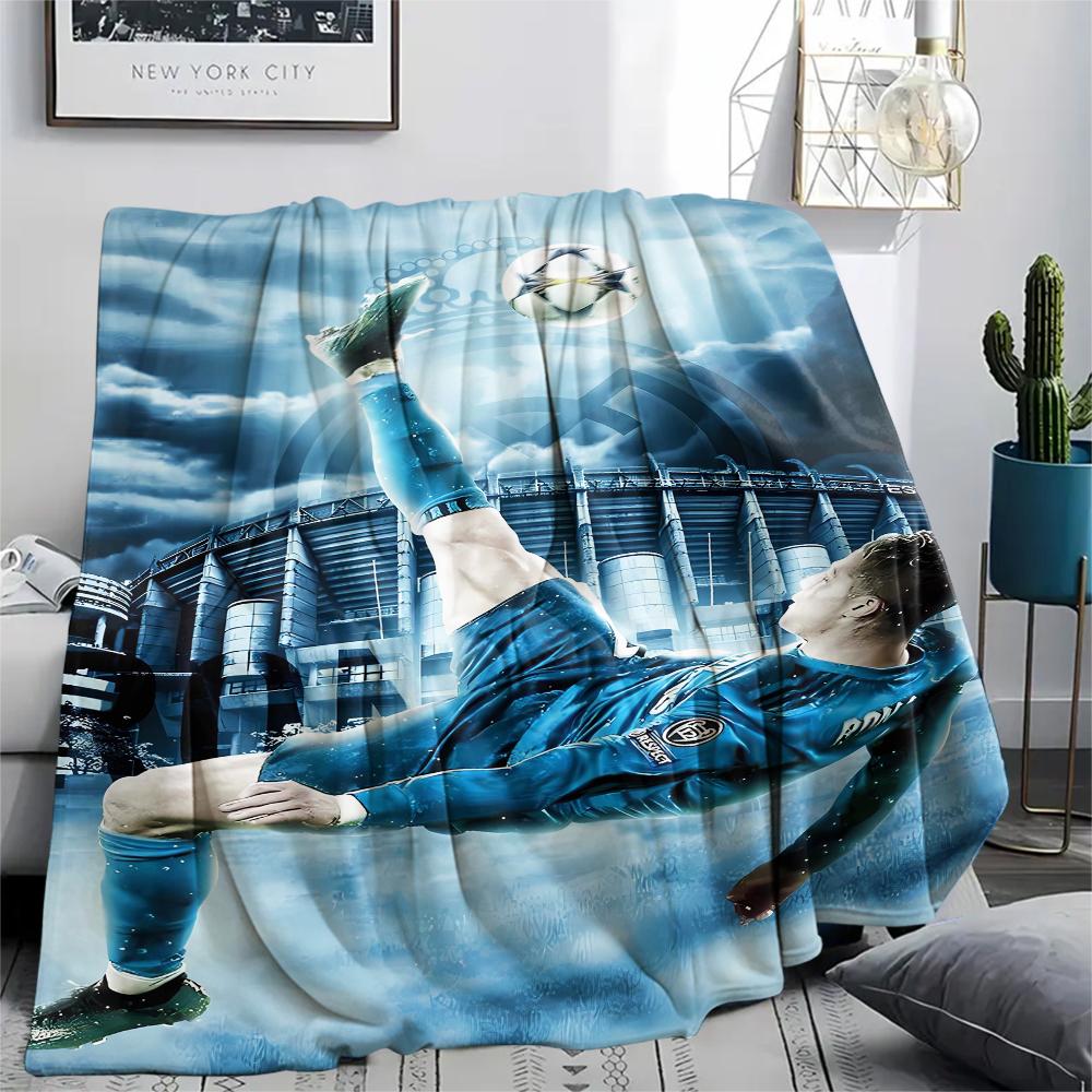 1Pc CR7 Print Flannel Blanket, High quality Comfortable for All Seasons, Home Decor, Warmth and Comfort, Perfect for Christmas Gifts