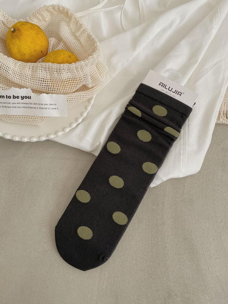 Autumn And Winter Retro Contrasting Color Polka Dot Socks Women'S Medium Tube Socks Ins Trendy Versatile College Wind Polka Dot Boneless Stack Socks