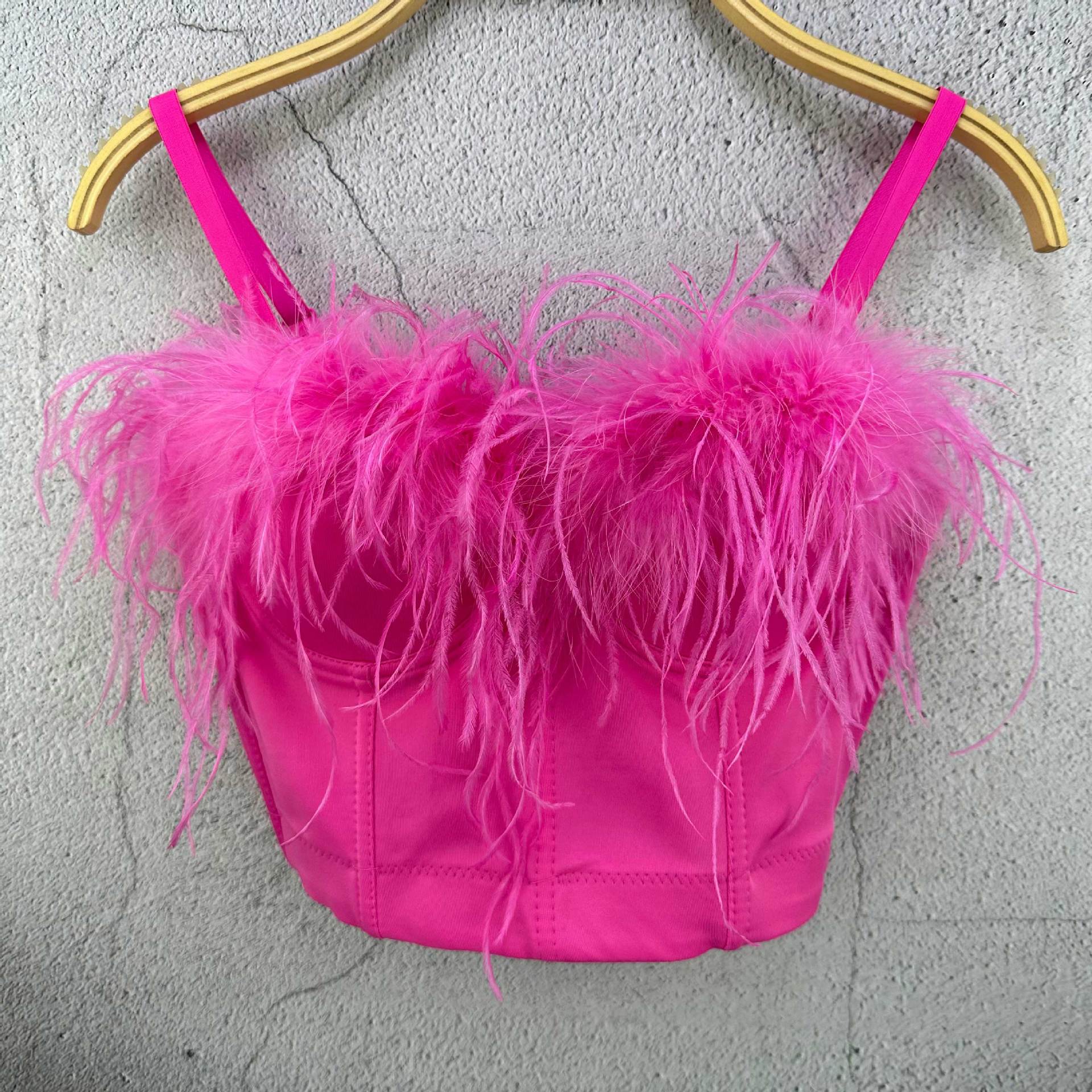 

Эфирная майка, вдохновленная страусиными перьями, с модным дизайном в стиле «рыбий скелет». Идеально подходит для селфи в уличном стиле. Камзолы и майки 34/75 розы красного