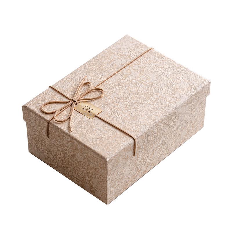 Valentine's Day Gift Box for Lipstick, Cosmetics, or Scarf - Elegant Packaging for Any Occasion