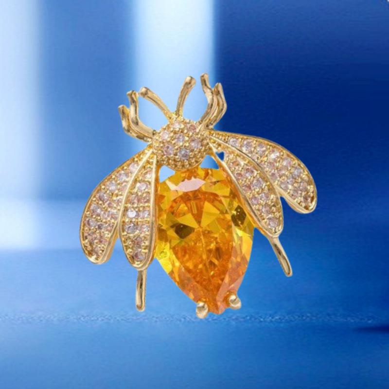 

Брошь в виде пчелы с бриллиантами, женская, высокого класса, темпераментная, персонализированная, корсажная, нишевая, легкая, роскошная, универсальная, аксессуары для костюма