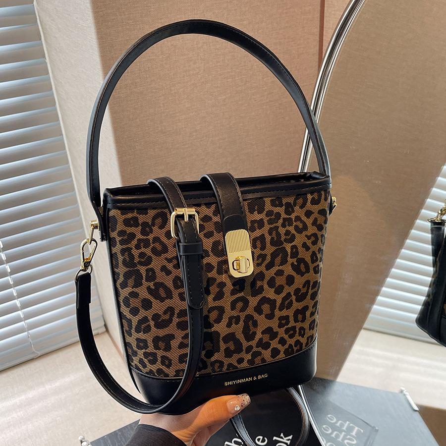 Bag Women's New Fashion Messenger Bag Versatile Casual Handbag