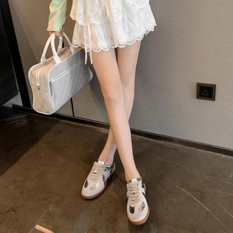 

Silver women s new retro and old leather sports and leisure board shoes versatile flat white shoes women 35 срібний