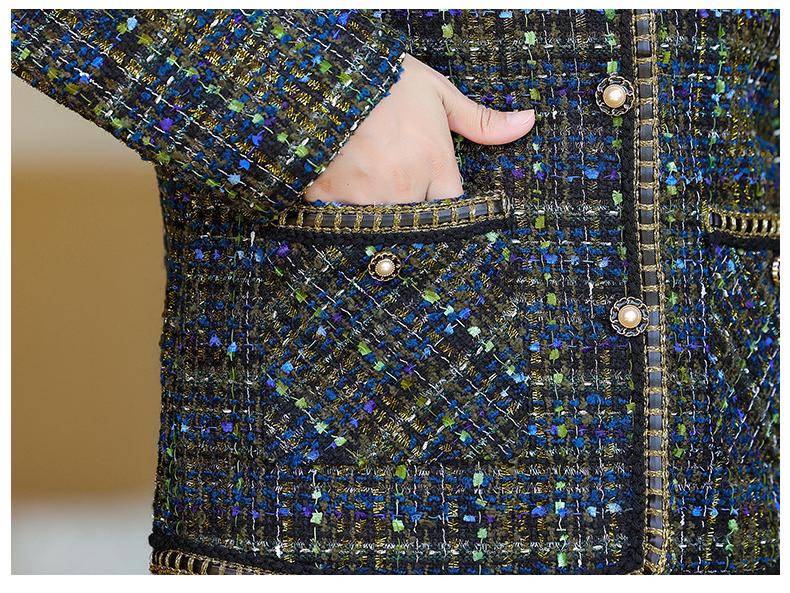 Korean Style Elegant Round Neck Color Block Coat for Women’s Autumn/Winter - Small Fragrance Style for Middle-Aged and Elderly Ladies.