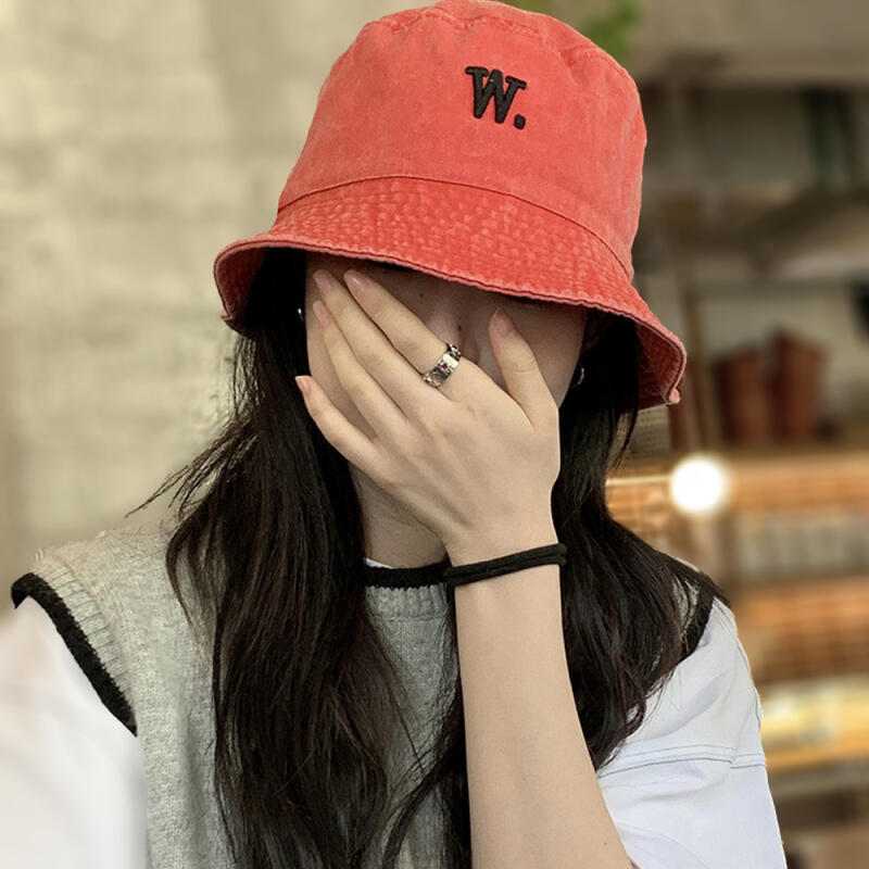 

Красная панама с логотипом-подписью Double W Dot Red