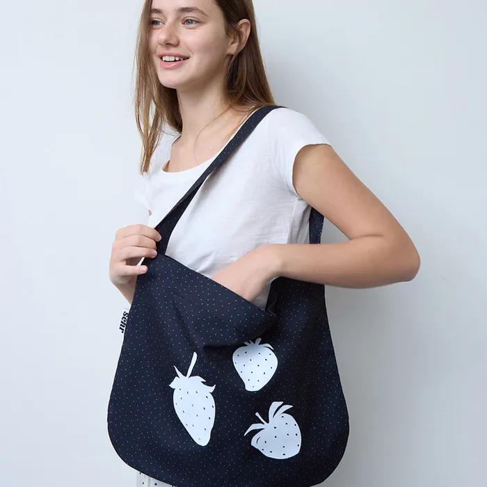 White Berry Easy Bag (Black)