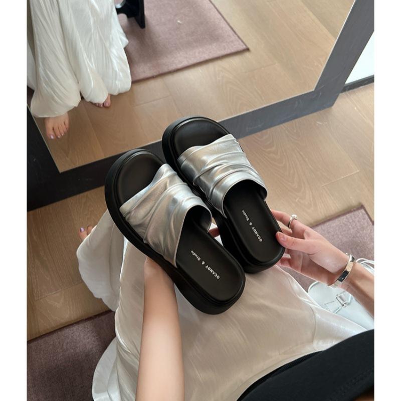 Spot! Thick-soled slippers women's summer new Bangkok dragging wrinkles casual vacation style flat slippers one-word sandals