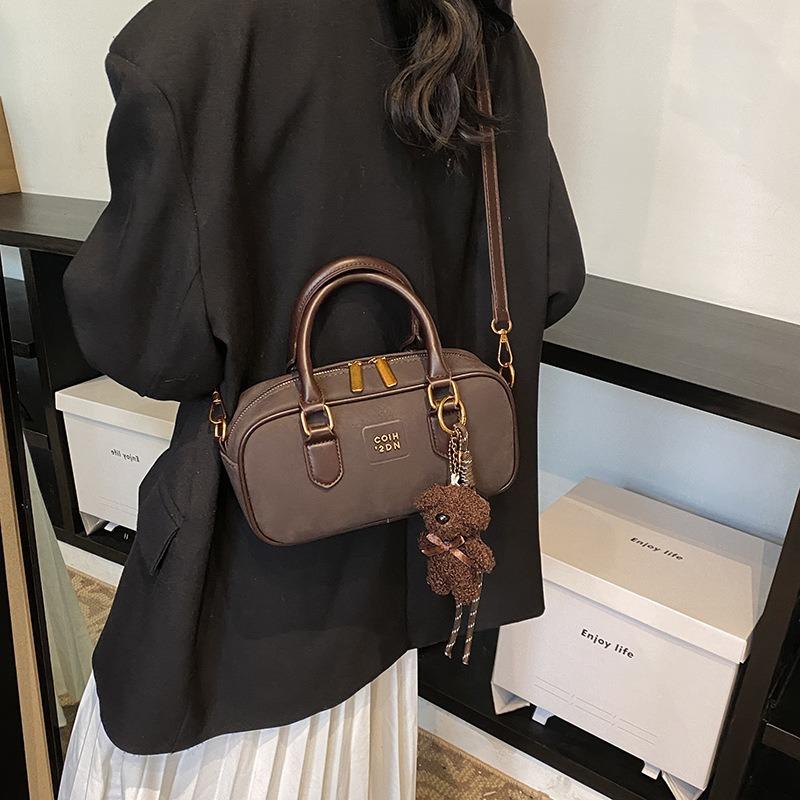 Frosted retro bag women's autumn and winter new versatile shoulder messenger bag high-end portable pillow bag