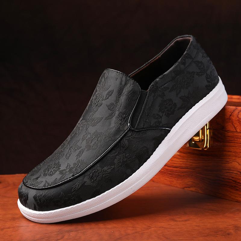 Fashion New Men's Embroidered Loafers Breathable Slip-On Casual Shoes Comfort-Fit Design Lightweight Sole for Versatile Everyday Wear