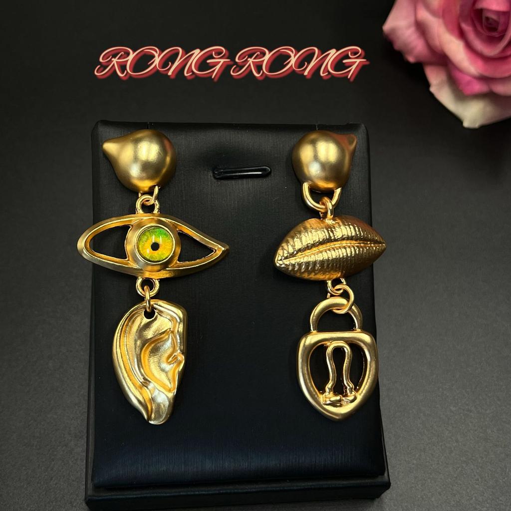 European, American and Western Xiapa, devil's eye, ears, mouth, facial features, expression asymmetry, earrings, medieval vintage earrings
