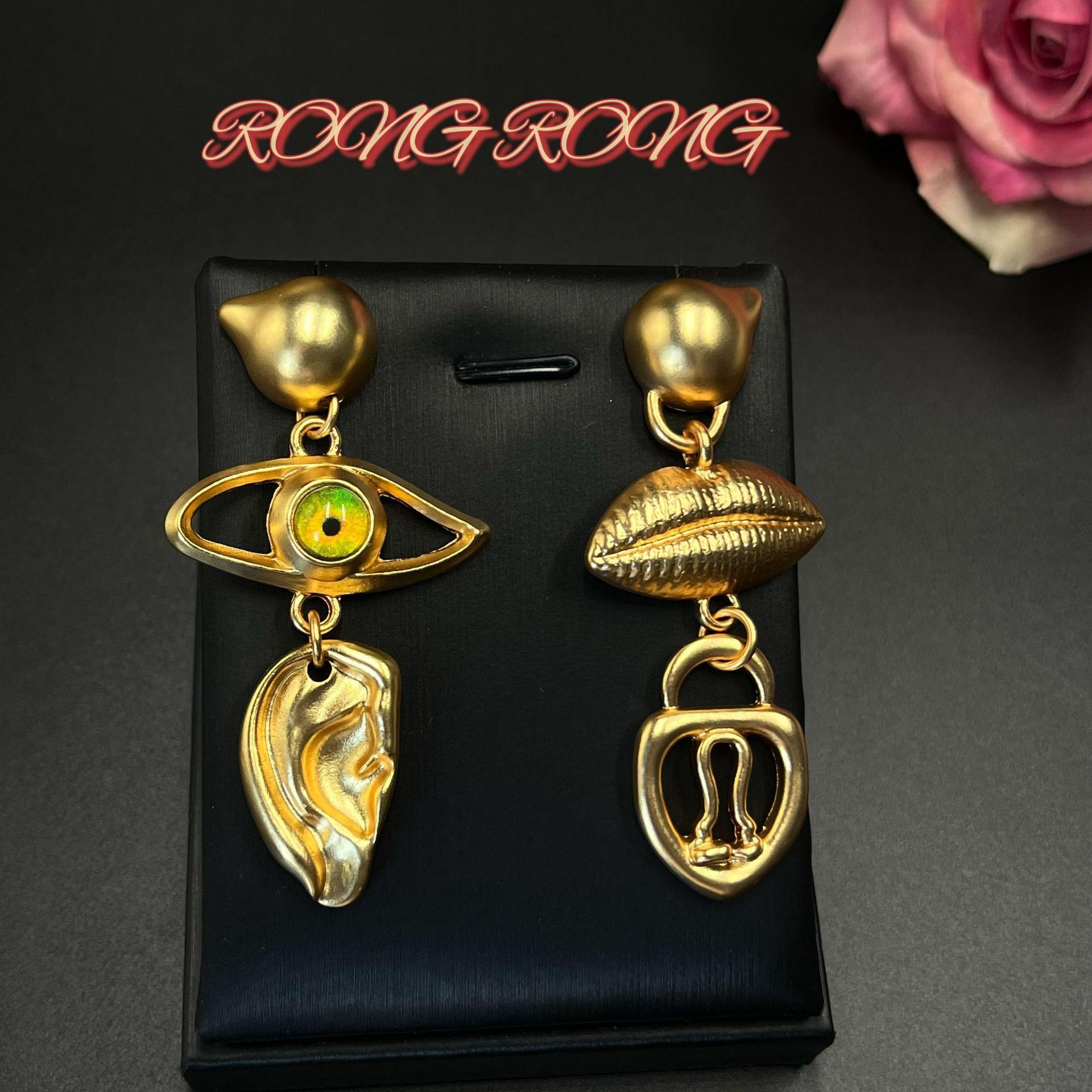 Европейские, американские и западные Сиапа, глаз дьявола, уши, рот, черты лица, асимметрия выражения лица, серьги, средневековые винтажные серьги