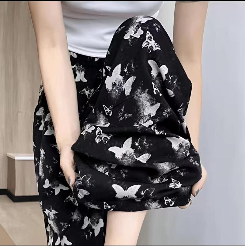 Atmungsaktive Blumendruck-Neunpunkt-Hose in Übergröße für Frauen mittleren Alters und ältere Frauen - Sommer-Eisseide, Lockeres gerades Bein Design