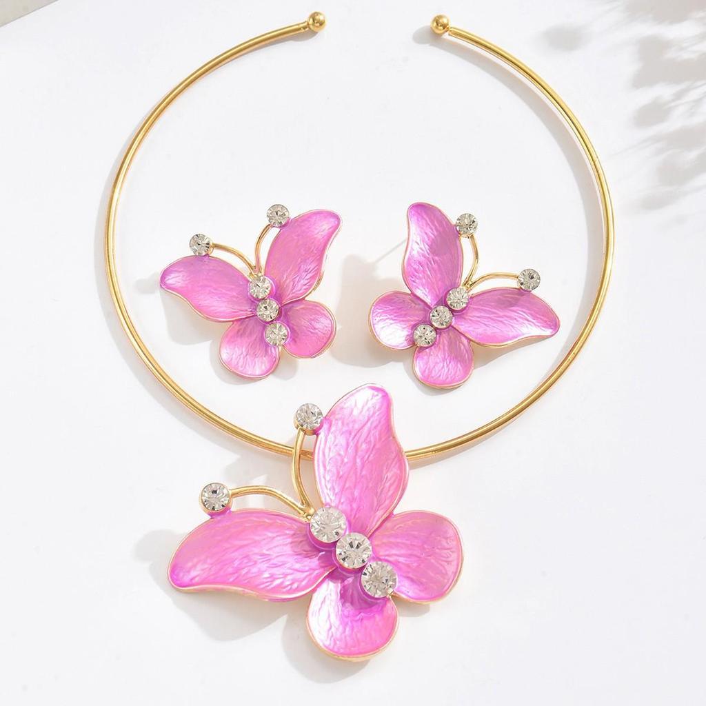 European-American Starfish Necklace & Earring Set: High-End Clavicle Chain, Light Luxury Vacation Style for Women.