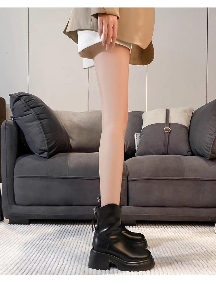 

Белые короткие сапоги для женщин, тонкие эластичные сапоги, увеличивающие рост, водонепроницаемые, осень 2024, новые тонкие сапоги Martin 40