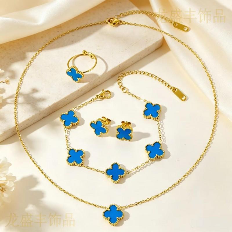 18K Gold Plated Clover Pendant Set Women Men Necklace Bracelet Earrings Ring Stainless Steel Titanium Alloy Jewelry
