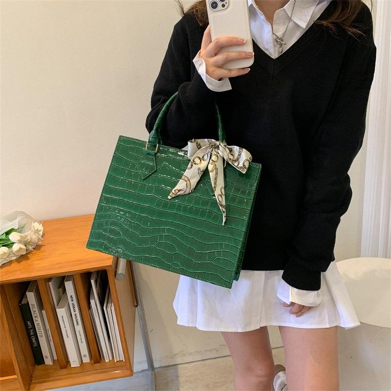 Crocodile pattern new fashion bag single shoulder oblique span portable simple retro women's bag portable small square bag
