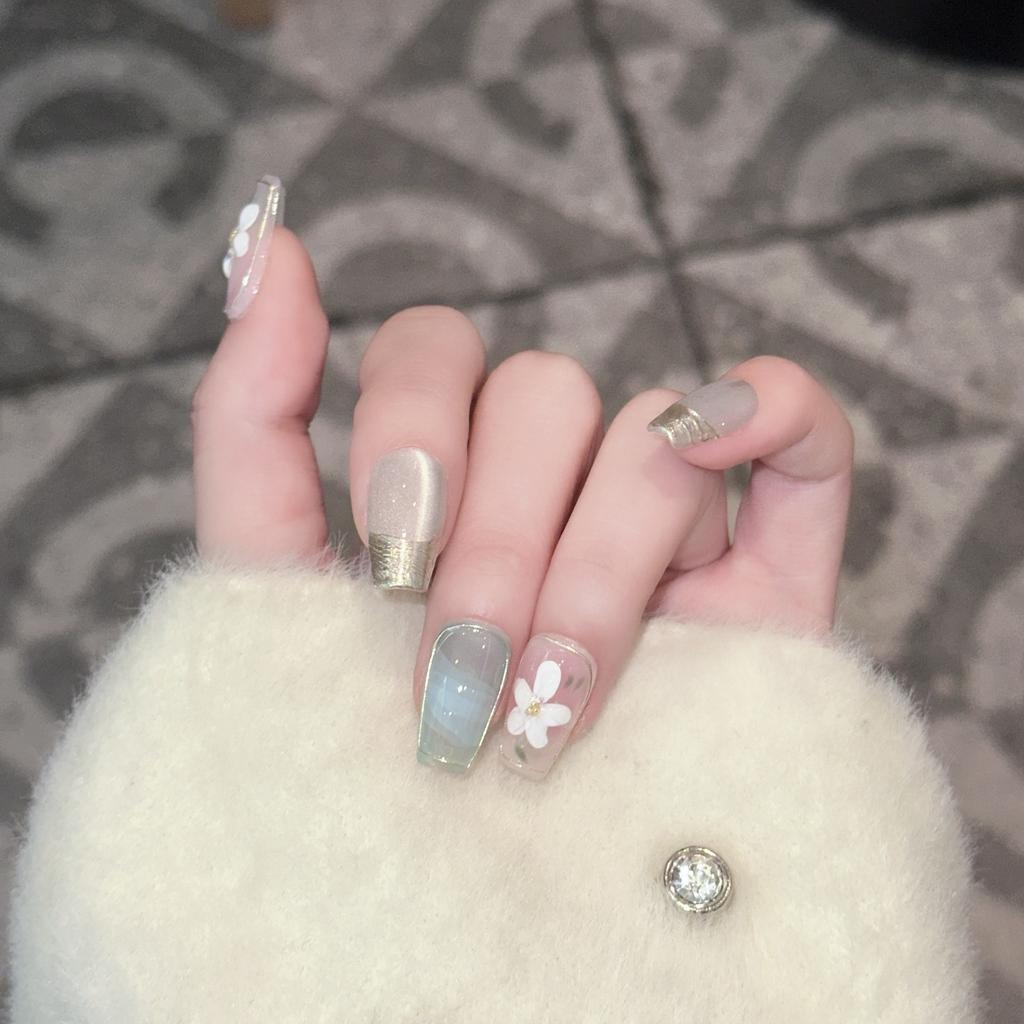 Wearing Armor Handmade High-end Green Cat Eye Magic Mirror French Atmosphere Hand-painted Three-dimensional Flower Fake Nail Patch Removable