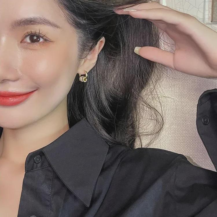 Korejský styl Trendy Luxusní Náušnice s malým pasem pro ženy - 2025 Letní Niche Design