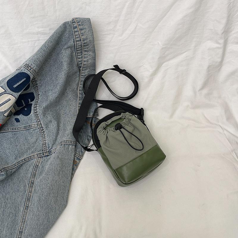 Niche sports messenger bag casual small bag street men and women simple 2025 spring trend shoulder bucket bag