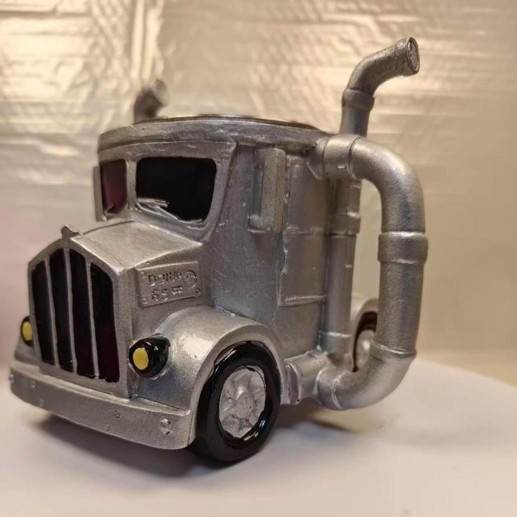 Tazza da caffè fatta a mano con motivo a camion