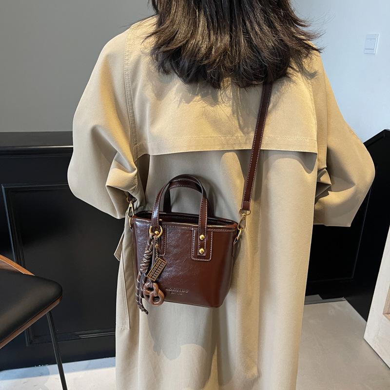 2025 new bag women's bag trendy fashion small square bag popular plush pendant shoulder messenger bag premium feeling bag