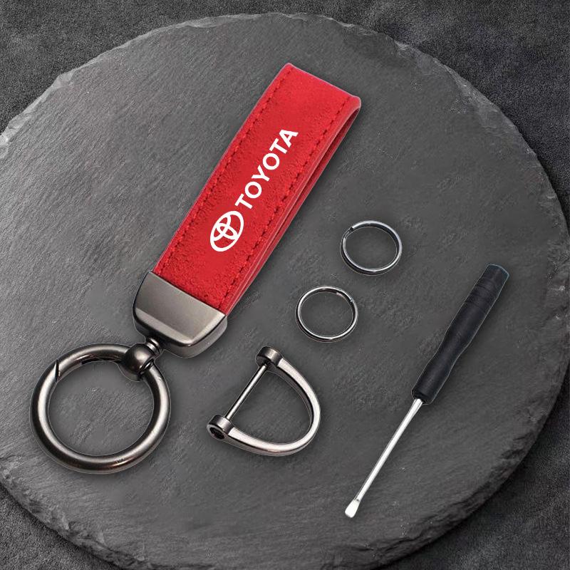 GQUL6 For Toyota Tacoma Tundra 4Runner TRD Highlande Rav4 C-HR Carbon Fiber Leather Car Keychain Metal Keyring Key Chain Pendant Gifts