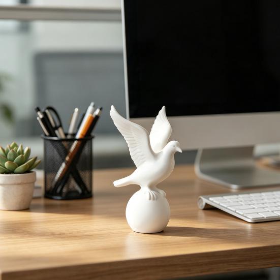 Figurina di Uccello Bianco Stampata in 3D Piccolo Uccello della Pace su Palla Statua Piccola Scultura Decorativa di Uccello per Interni Scrivania Scaffale Decorazione
