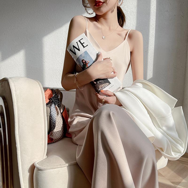 Summer Sexy Low-cut Satin Halter Dress Sleeveless Slim Ice Silk Dress Backless Dress for Women