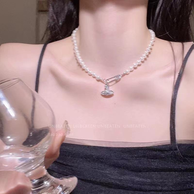 Cool Wind Saturn Clavicle Luxury Necklace