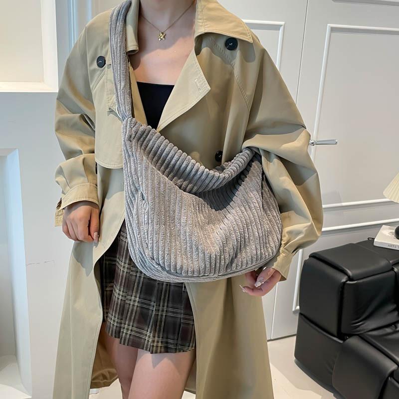 Large-capacity Bag Women's Autumn and Winter New Corduroy Commuter Shoulder Bag Literature and Art College Student Class Messenger Bag