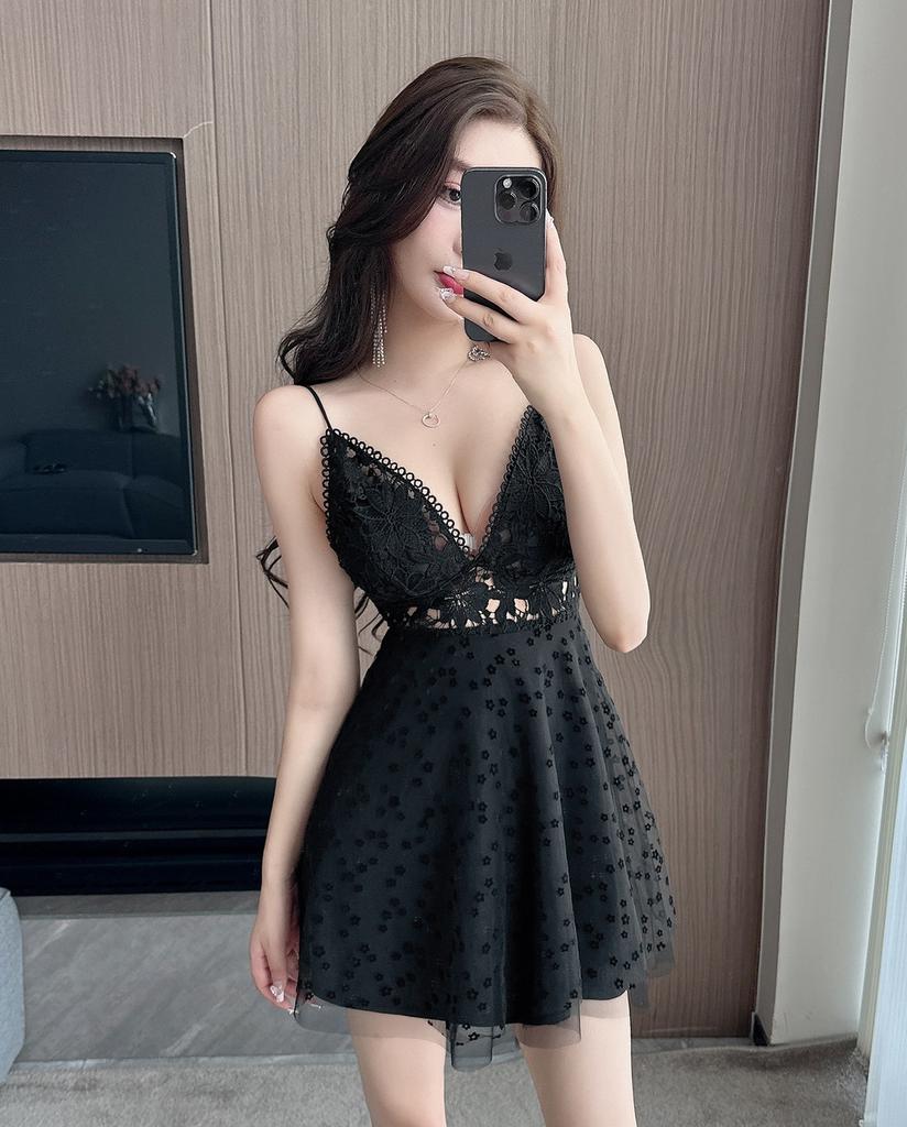 Slim Sexy V-Neck Suspender High Quality Lace Hollow Waist Backless Swing Suspender Dress New