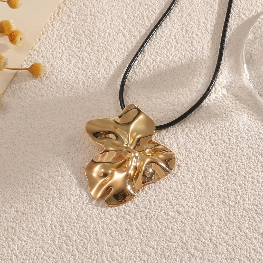 Exaggerated European and American Style Pleated Metal Irregular Earrings Necklace Set Fashionable Personality Unique Two-piece Jewelry
