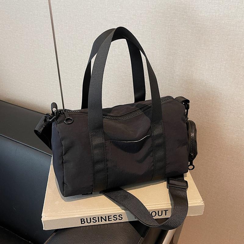 

New casual and fashionable portable small square bag simple solid color women s bag large capacity shoulder bag fitness women s bag One size чёрный