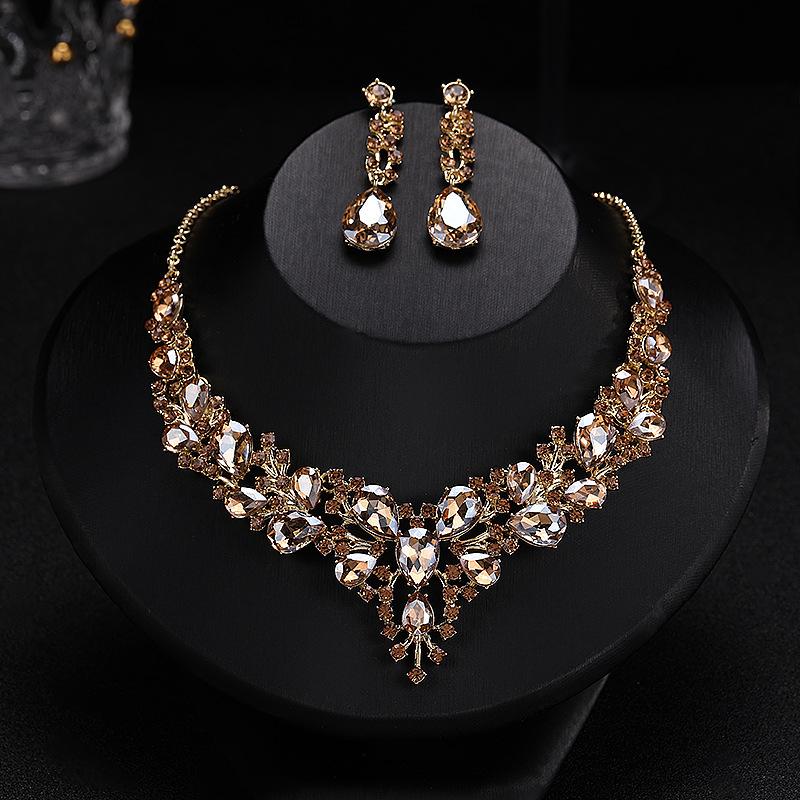 Retro Design European and American Crystal Gemstone Necklace Earrings Set Exquisite Design Fashion Temperament Bridal Jewelry 2026