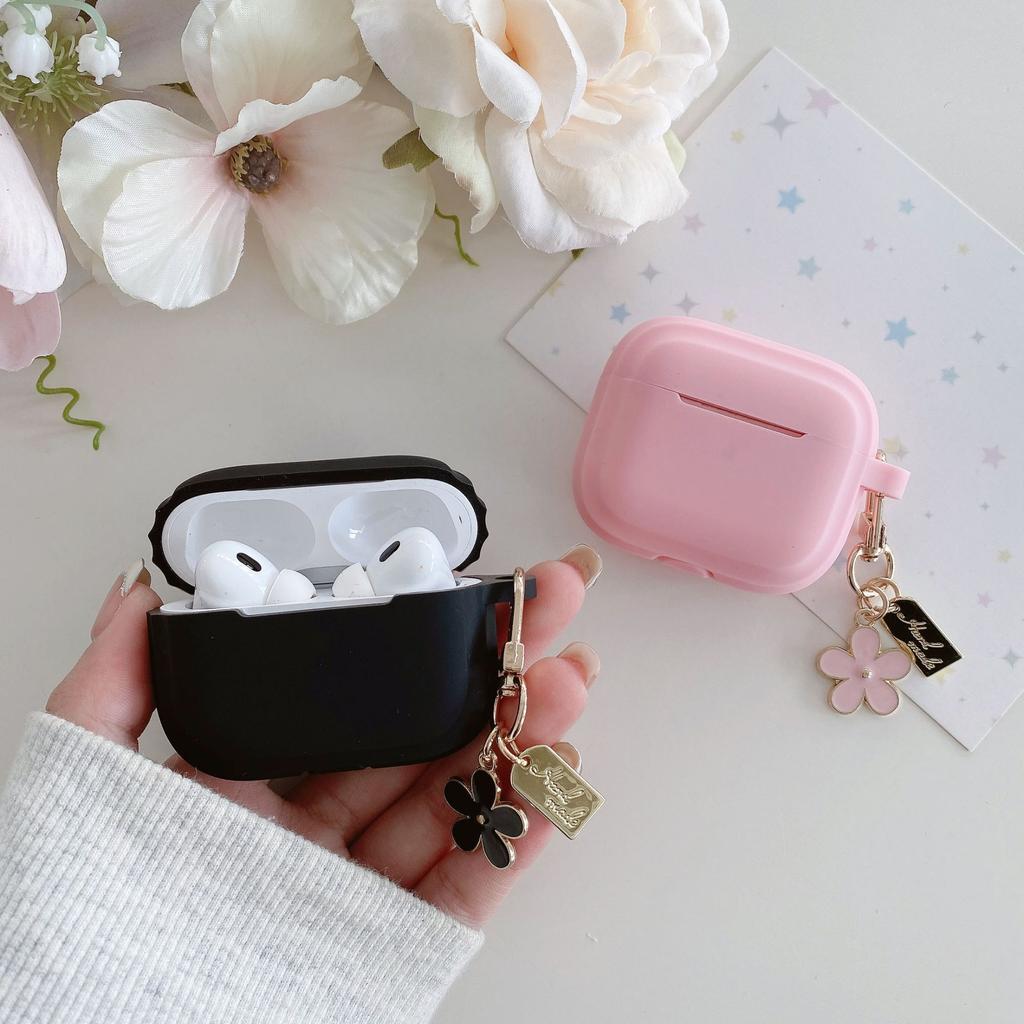 Flower Pendant Earphone Cover, Suitable for the New AirPods 4th Gen Protective Cover, Apple Earphones, Silicone AirPods 3