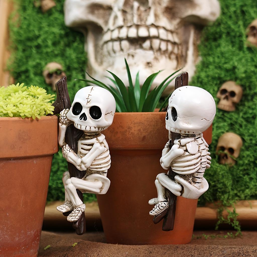 2 pieces of Halloween skeleton garden decorations - resin statues hanging on branches, white wall hangings suitable for porches