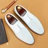 Scarpe da uomo in pelle bianche, traspiranti, casual, estive, con superficie morbida e cava in pelle