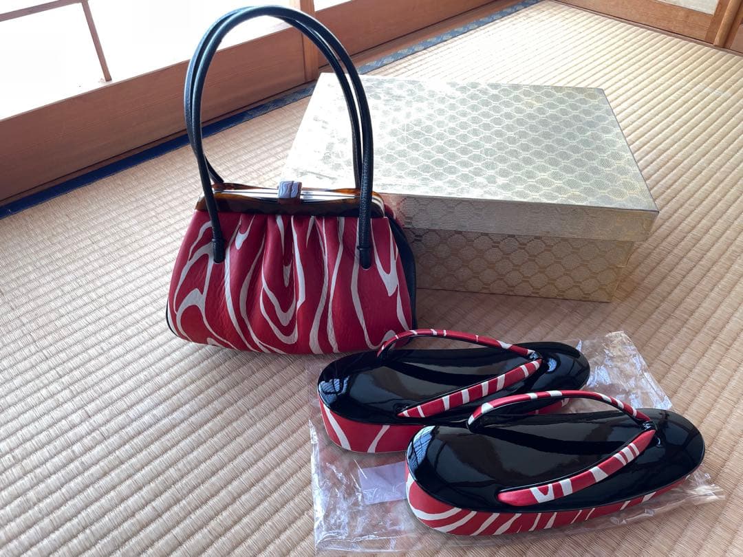 

[USED] Pre-owned genuine leather Yuzen dyed Takakafu handbag and sandals (red)