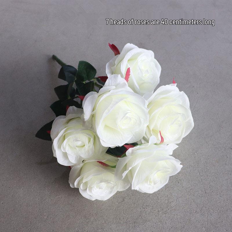 Weiße Hochzeitskapelle Decke Seidenblumen-Dekoration & Gangläufer