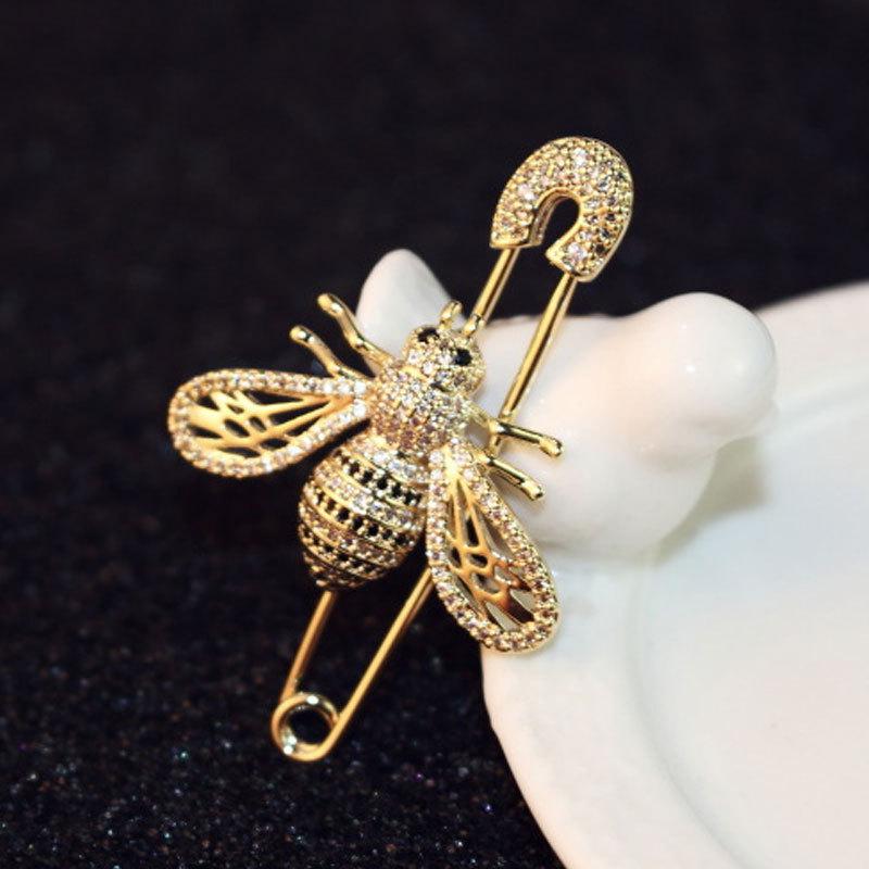 1pc Luxury Full Crystal Gold Color Bee Brooches For Woman Shiny Hollow Bee Brooch Pin For Coat Scraf Fine Jewelry