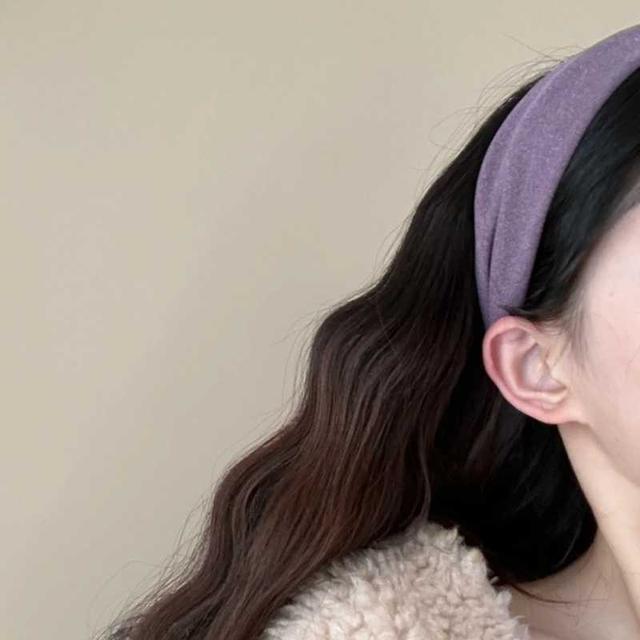 Misty Purple Velvet Headband: Retro Style, Skin-Brightening, Super Wide, Perfect for Autumn and Winter Travel