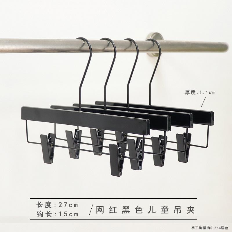 

Магазин одежды Специальная черная акриловая вешалка Нескользящая Детская одежда Женская одежда Магазин Пластиковая вешалка для одежды Зажим для брюк single