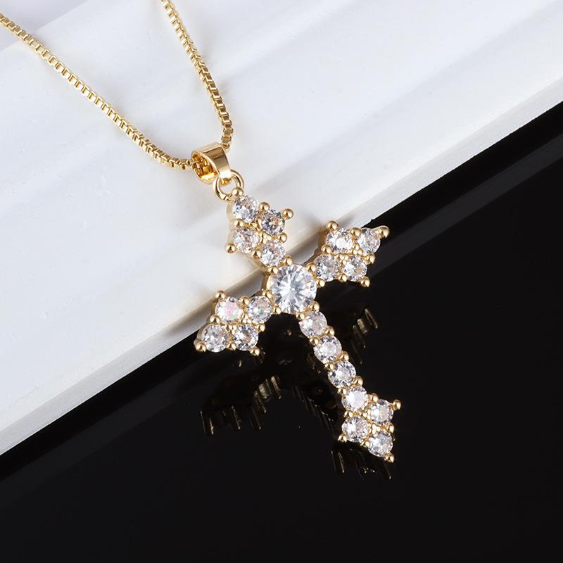 Fashionable and Exquisite Red Green Crystal Zirconia Cross Pendant Necklace for Ladies Elegant Party Christmas Gift