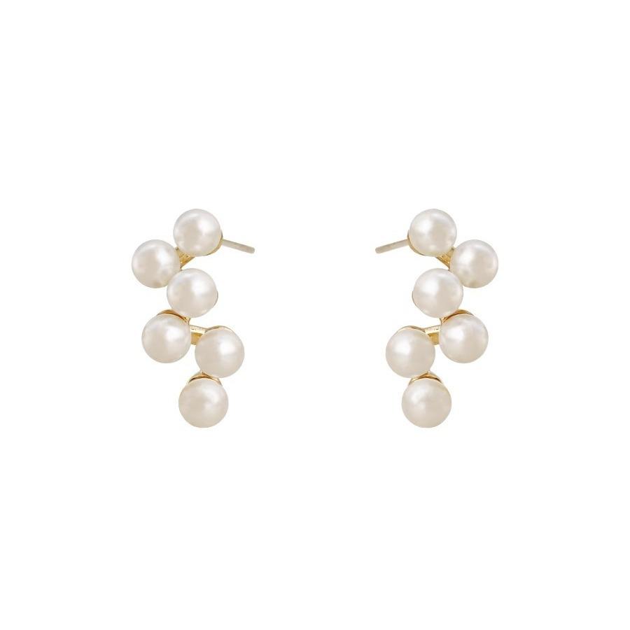 Small Grape Pearl Stud Earrings Silver Needle French Simple Temperament Earrings High-end Niche Women's Daily Versatile and Elegant