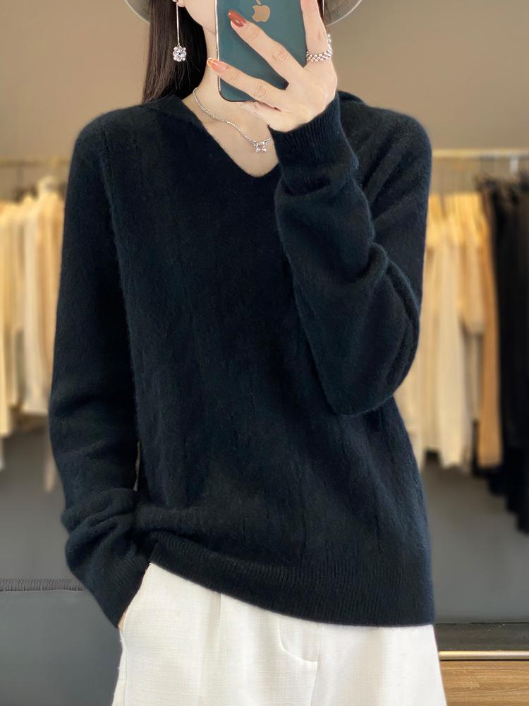 Solid Color Women's Wool Sweater: Classic Loose Fit, Cozy Autumn/Winter Wear