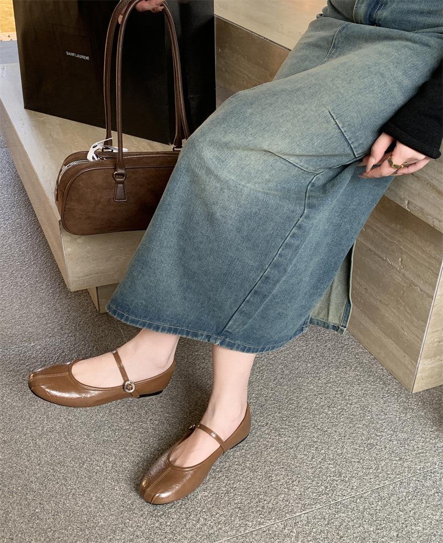 

Little red shoes 2025 new round head one-word buckle shallow mouth flat shoes women s ballet soft sole Mary Jane single shoes 39 светло-коричневого