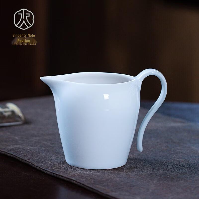 Cheng De Xuan Jingdezhen White Porcelain Gongdao Cup